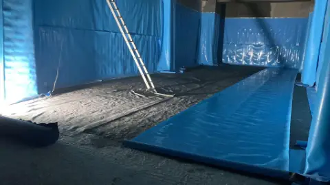 Su yapısı içinde mavi PVC membran serimi